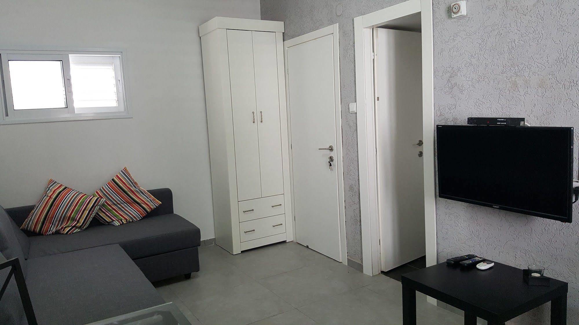 Studio Masaryk Apartment バト・ヤム エクステリア 写真